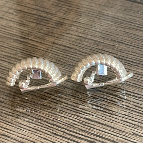 Vintage Premier Designs Ribbed Silver-tone Clip Earrings - Picture 5 of 14